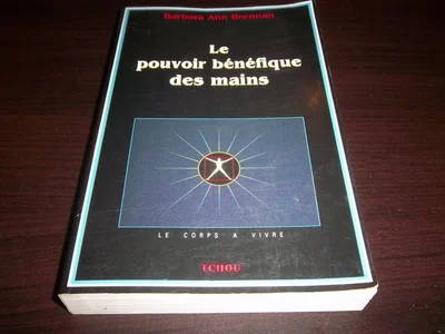 Cover of Le pouvoir bénéfique des mains: comment se soigner par les champs énergétiques: un nouveau guide..